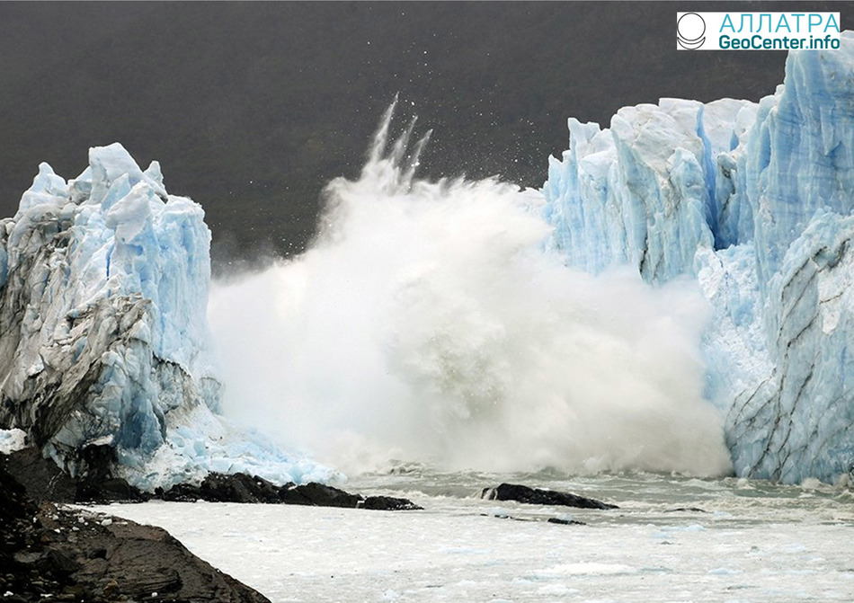 Разрушилась арка в знаменитом аргентинском леднике Перито-Морено, март 2018 года