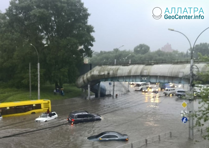 Ливни в Новосибирске превратили город в реки, июнь 2018 г.
