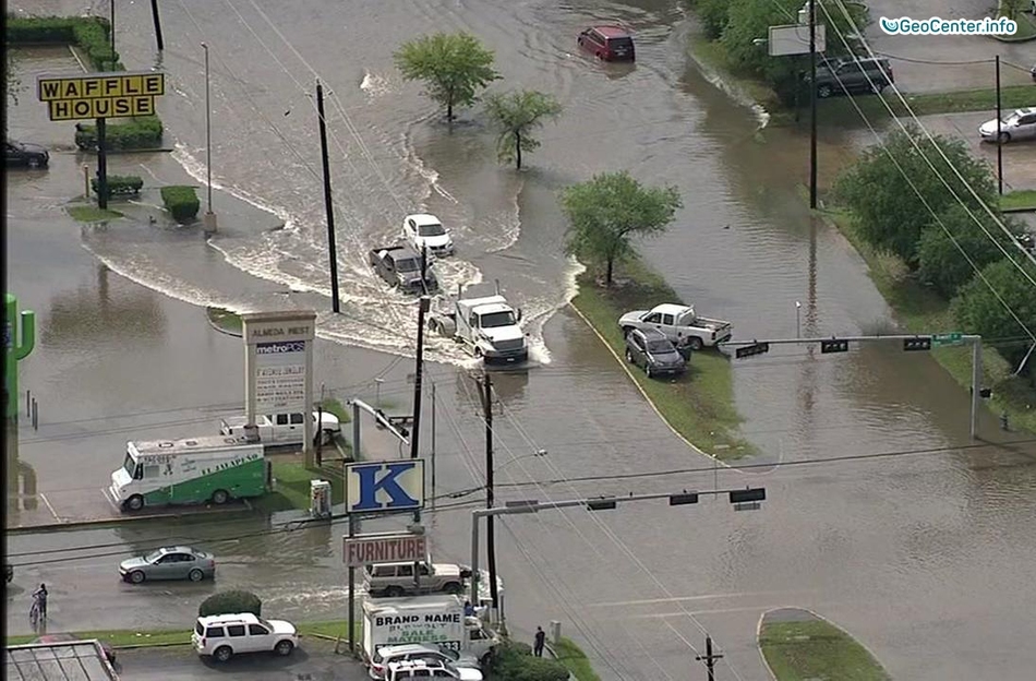 Шторм, град, сильный дождь и 2 торнадо в городах штата Техас, США