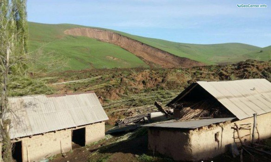 Землетрясение и сход оползня в Киргизии