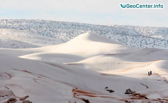 Пустыню Сахара засыпало снегом