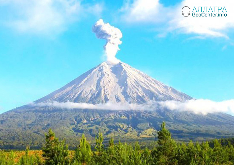 Второе в мае извержение вулкана Мерапи (Индонезия), май 2018 г.