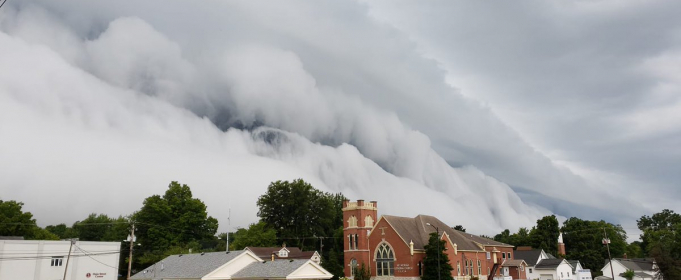 Необычные облака над штатом Иллинойс (США), август 2018