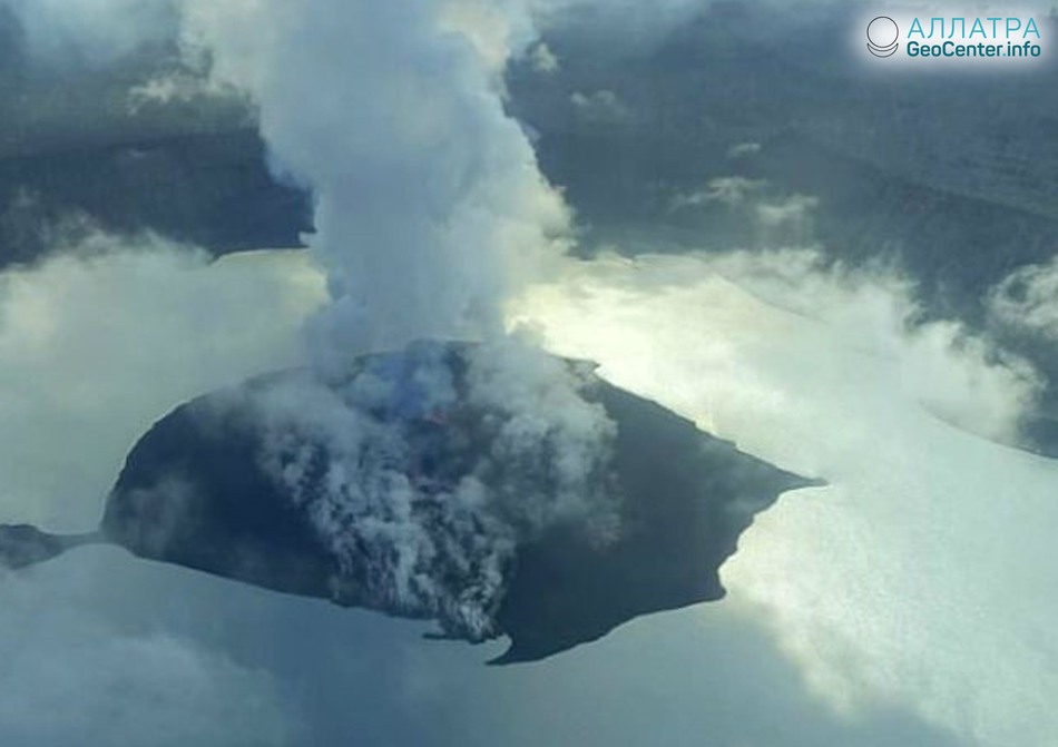 Извержения вулкана на острове Амбае в Вануату,  апрель 2018 г.