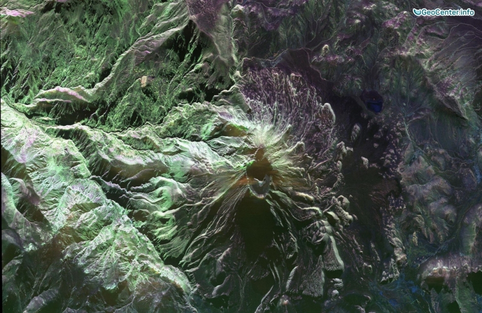Наблюдение за вулканом Убинас в Перу, Южная Америка