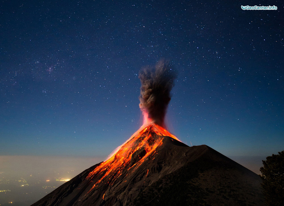 Извержение вулкана Фуэго в Гватемале