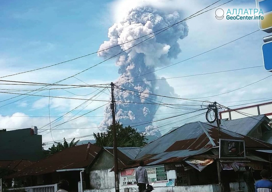 На острове Сулавеси проснулся вулкан, октябрь 2018 г.