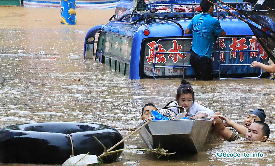 Проливные дожди в китайской провинции Хунань, август 2017 года