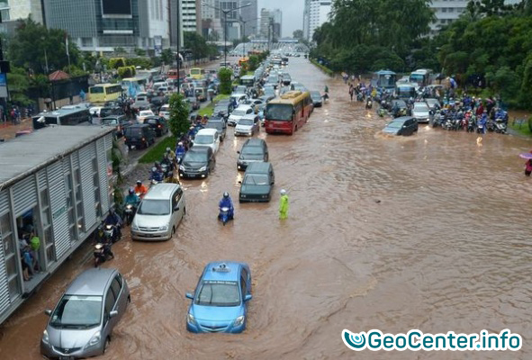 Проливные дожди и наводнение на острове Ява
