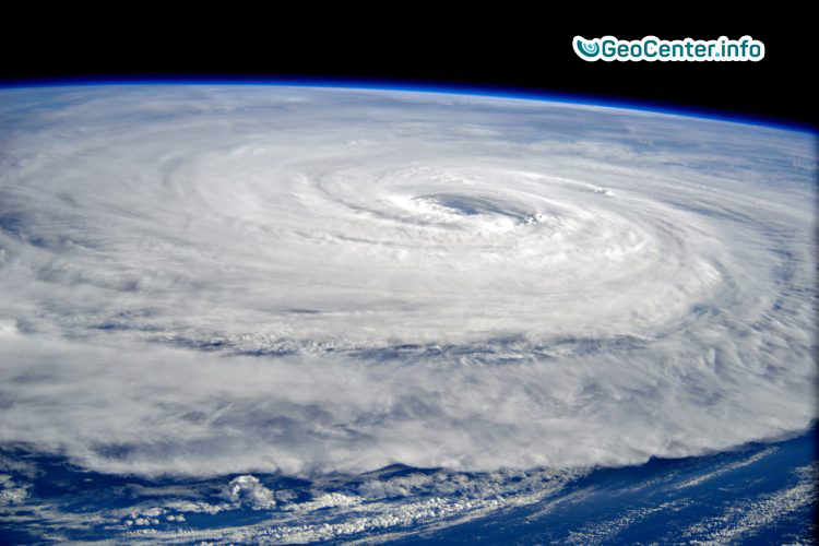 Тайфун «Нору» оставил без электричества японских жителей