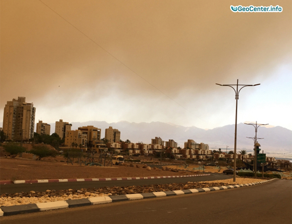 Песчаная буря в городе Эйлат, Израиль