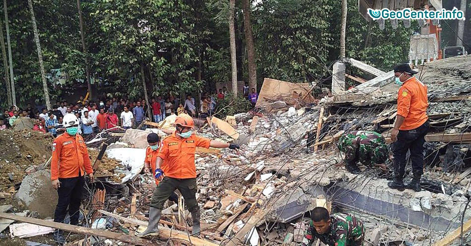 Мощное землетрясение в Индонезии