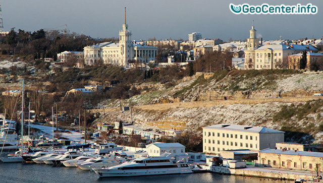Крым замело снегом