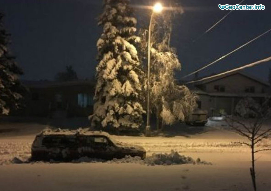 Сильный снегопад оставил дома без электричества в Северной Колумбии, Канада, октябрь 2017