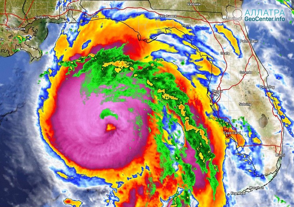 Усиление урагана &quot;Майкл&quot;, приближающегося к Флориде (США), октябрь 2018 г.