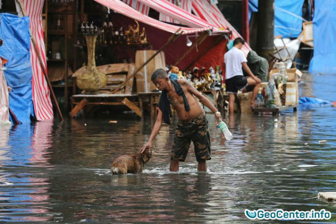 На Филиппинах бушует тайфун Нок-Тен