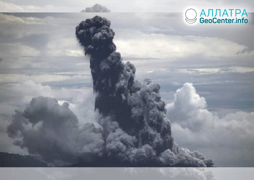 Erupcia sopky v Indonézii, apríl 2020