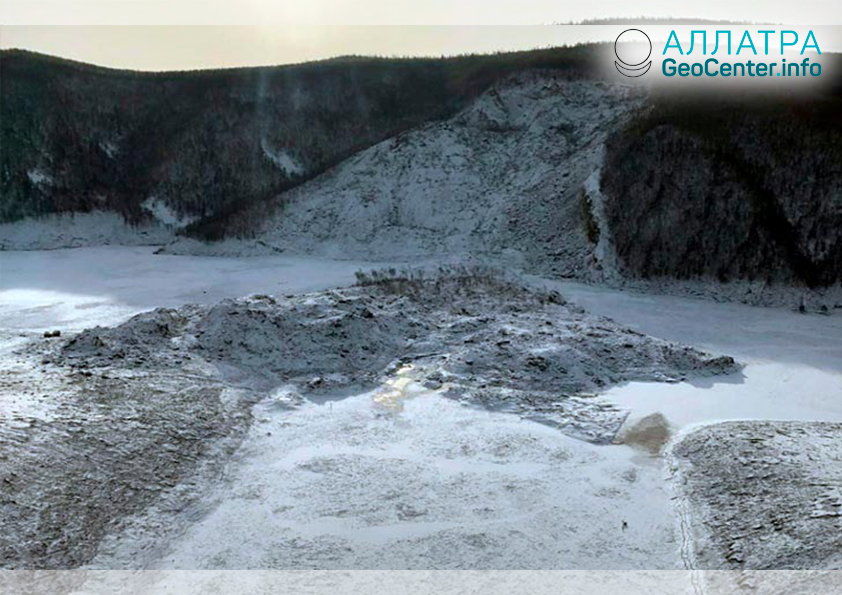 Последствия обрушения сопки на реке Бурея (Россия), январь 2019
