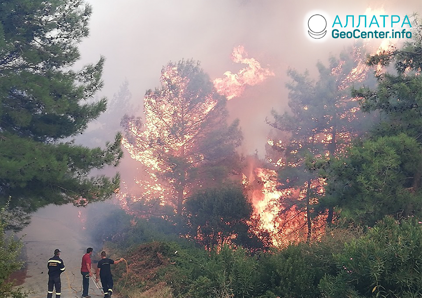 В Греции вновь бушуют лесные пожары, август 2019