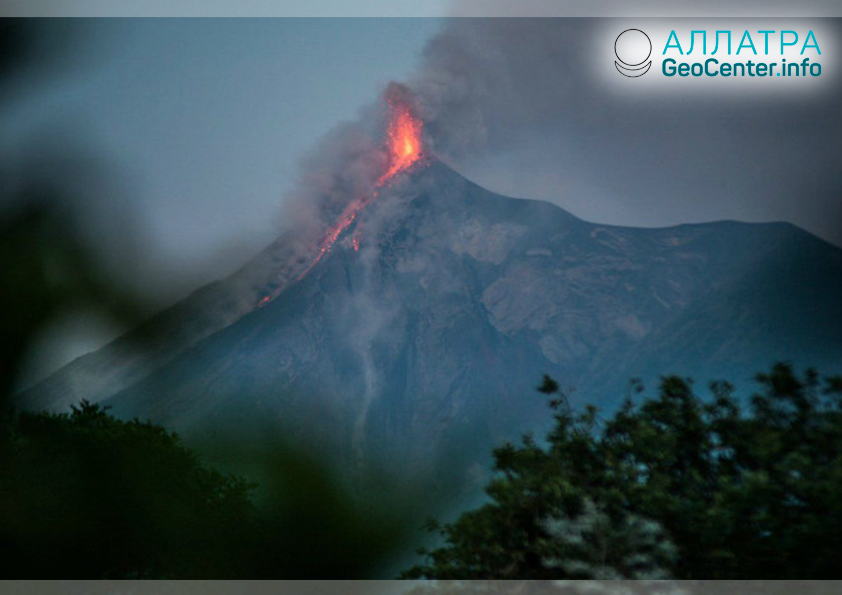 В Гватемале туристов напугал вулкан Фуэго, декабрь 2018