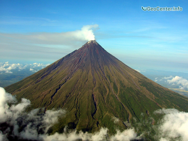 На Филиппинах пробуждается опасный вулкан Майон