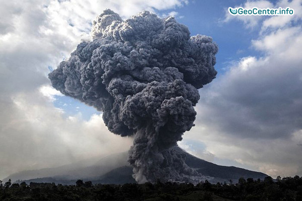 Вулкан Турриальба произвел серию взрывов с образованием столбов пепла высотой до 4000 метров