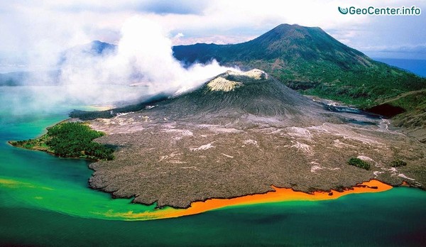 В Океании активизировались два вулкана