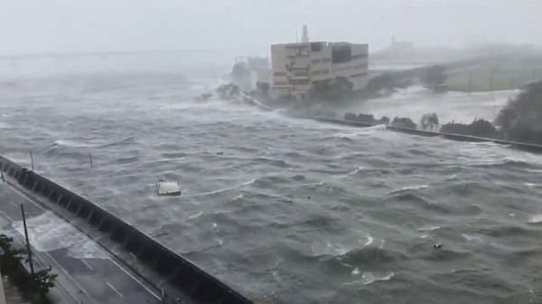 Тайфун «Джеби» в Японии и на Сахалине 4 сентября 2018 года.