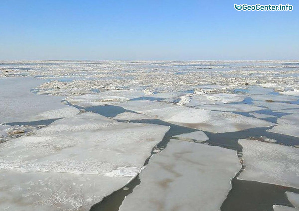 В Китае замёрзли залив Даляньвань и водопад Хукоу, февраль 2018 г.