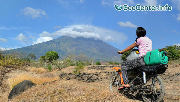 Мощное извержение вулкана Агунг на Бали, 21 ноября 2017
