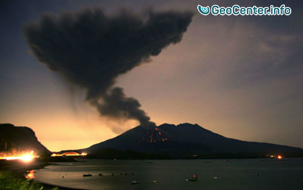 Пеплопад в Японии: проснулся вулкан Симмоэ, октябрь 2017