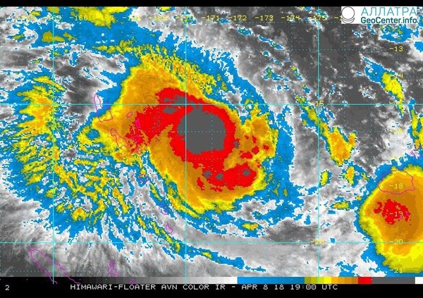 Тропический циклон &quot;Кени&quot; движется на Фиджи, 8 апреля 2018 года