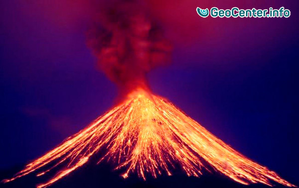 Мексиканский вулкан Колима продолжает активно извергаться