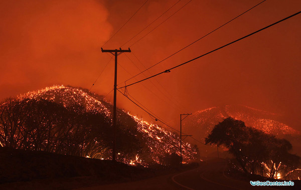 Неугасающие лесные пожары в Калифорнии (США)