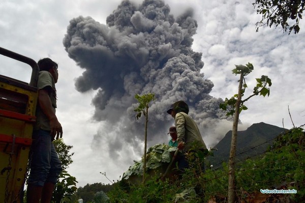 Индонезия: извержение вулкана Синабунг в августе 2016