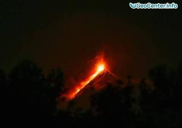 Опять проснулся вулкан Фуэго в Гватемале