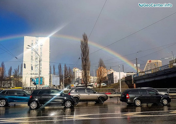 В небе над Киевом в январе неожиданно появилась радуга, январь 2018 г.