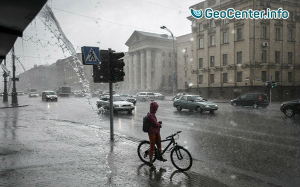 Непогода в Беларуси - сильный ветер и снегопад пронесся по стране