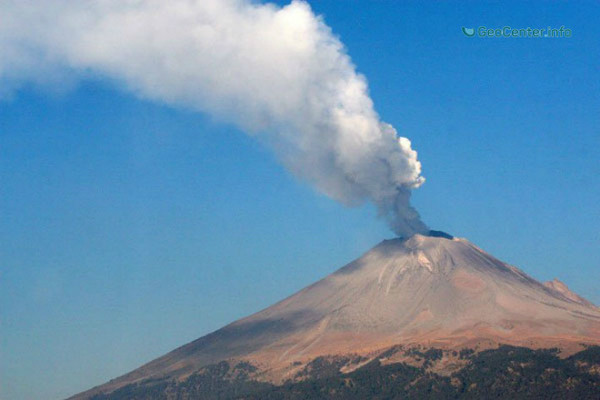 Вулкан Попокатепетль в Мексике произвел 137 взрывов за сутки 7 сентября