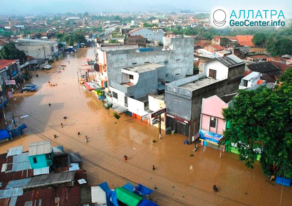 Наводнения на  индонезийском острове Сулавеси, июнь 2019